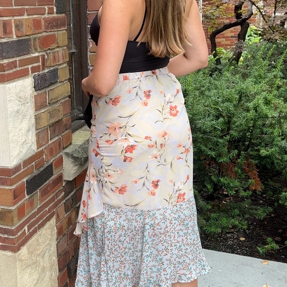 Floral skirt - Picture 2 of 3